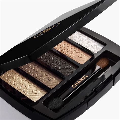 CHANEL LUMIÈRE ~ Exclusive Creation Eyeshadow .